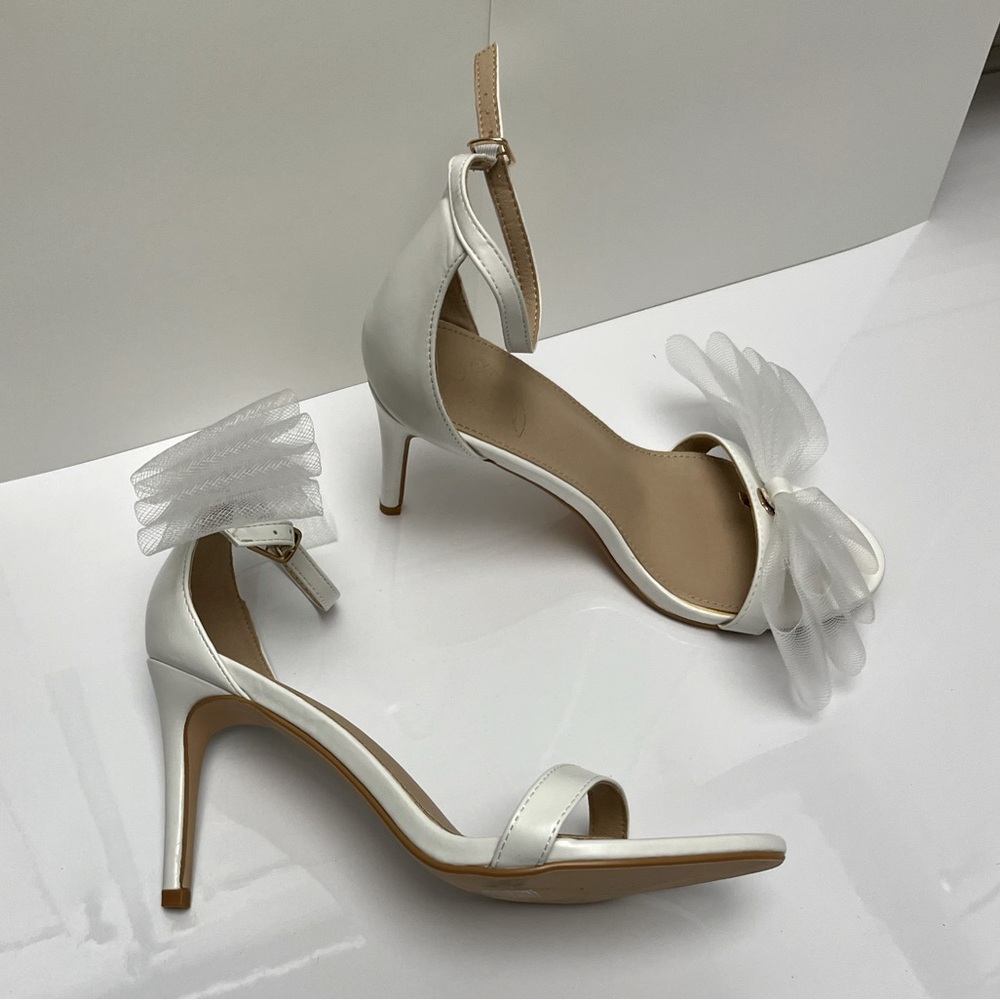 NWT ⚜️🤍⚜️ gorgeous white heels with detachable bows bridal - Picture 10 of 14